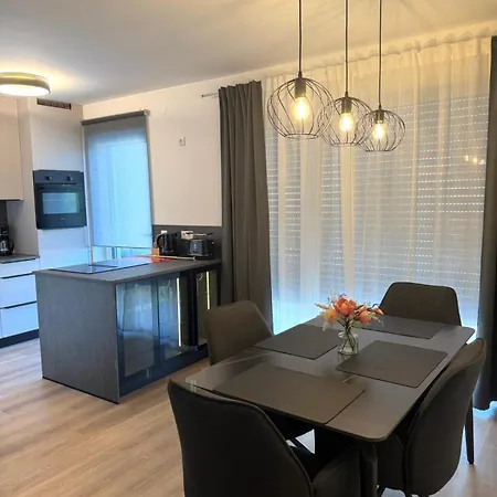公寓 Geisfelder , Zuhause Auf Zeit 1 Obergeschoss Links